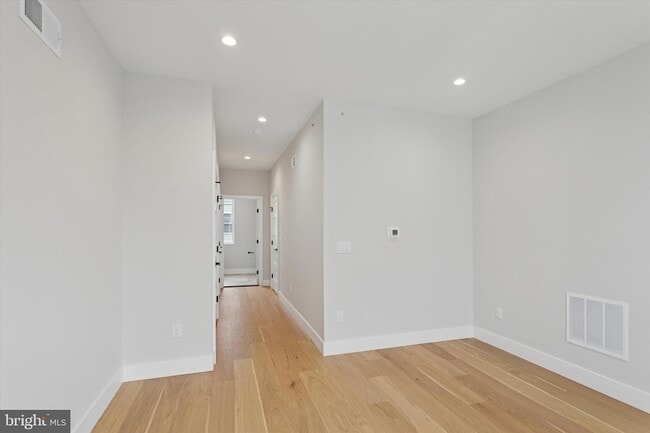 Building Photo - 2120 Bellmore St