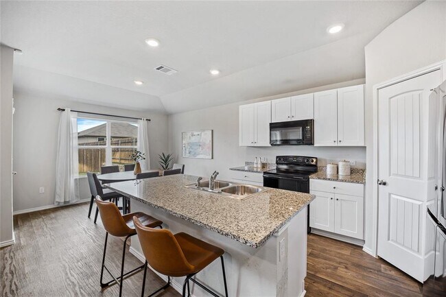 Building Photo - 6100 Shanjia Dr