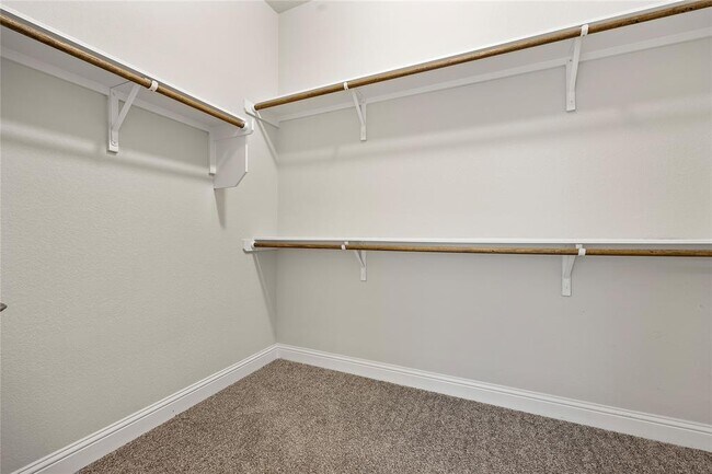 Building Photo - 2004 Highland Ridge Rd