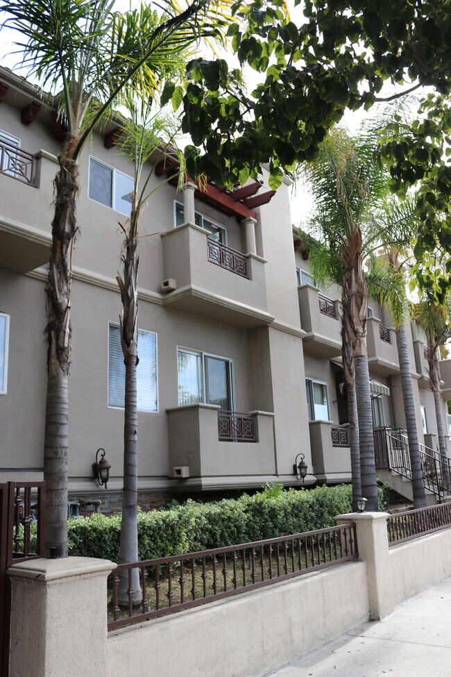 Building Photo - 4904 Laurel Canyon Blvd