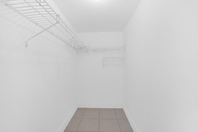 Building Photo - 3725 S Ocean Dr