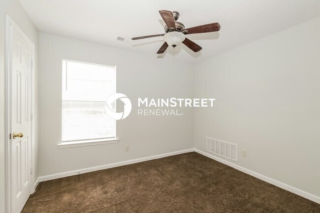 Building Photo - 3 Bedroom Pet-Friendly Home in Memphis, TN with Main Street Renewal