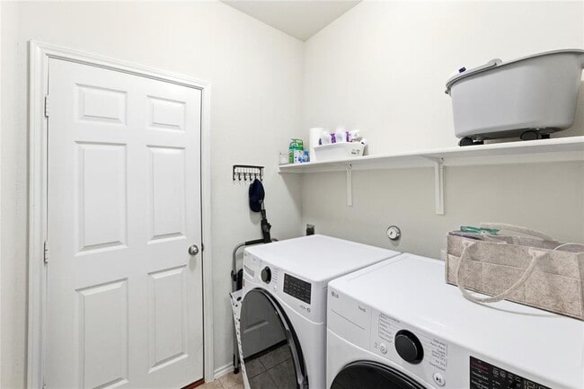 Building Photo - 145 Sundown Ave