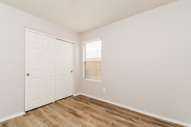 Building Photo - 1917 E Marquette Dr