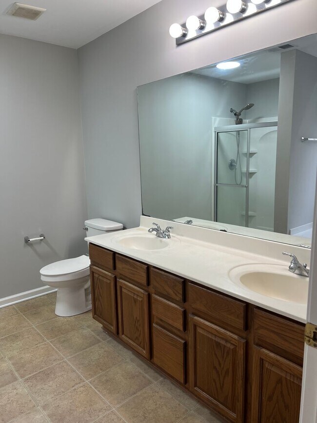 Building Photo - Lovely Bluffton Park House