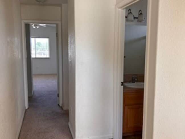 Building Photo - Charming 2-Story Home in a Convenient Tehachapi Location