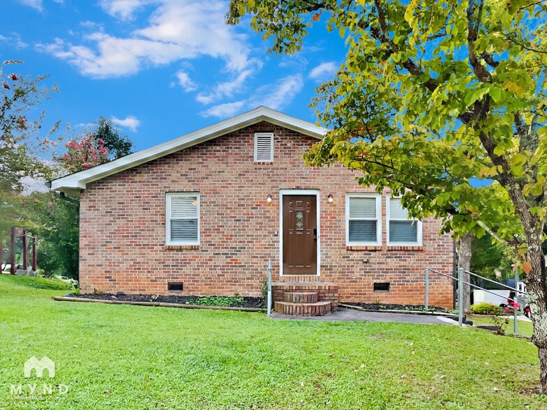 Building Photo - 3821 Rex Cir