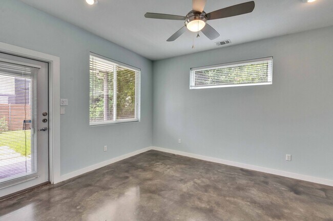 Building Photo - 3505 Villa Ct