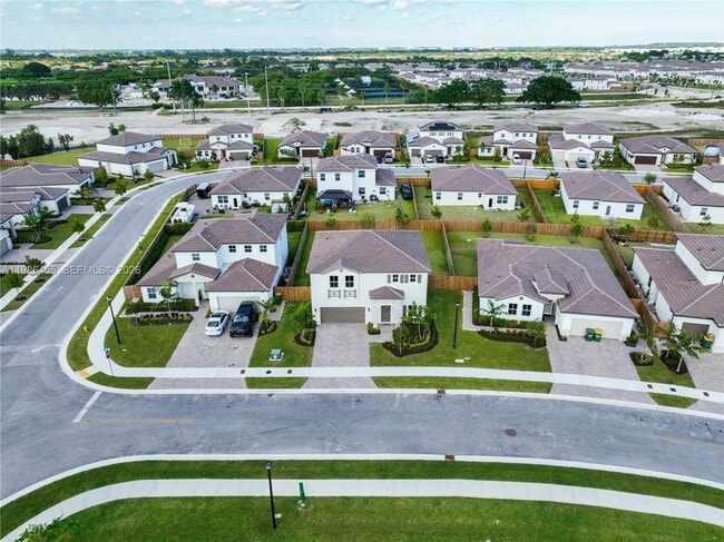 Building Photo - 2333 SE 28th St