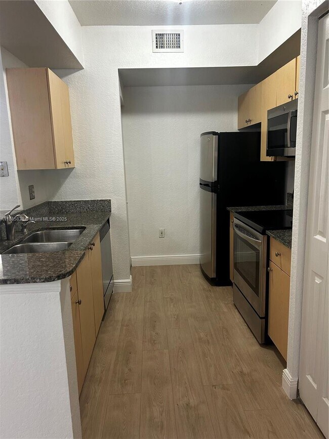 Building Photo - 2549 Centergate Dr