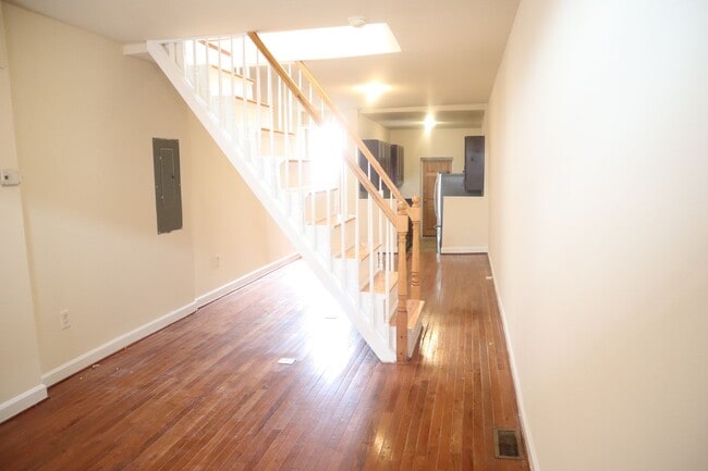 Primary Photo - (Townhouse for Rent ) Simply Beautiful