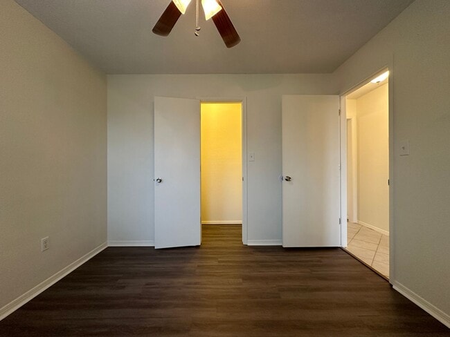 Building Photo - * Move-In Special * Gorgeous 3 Bed / 2 Bat...