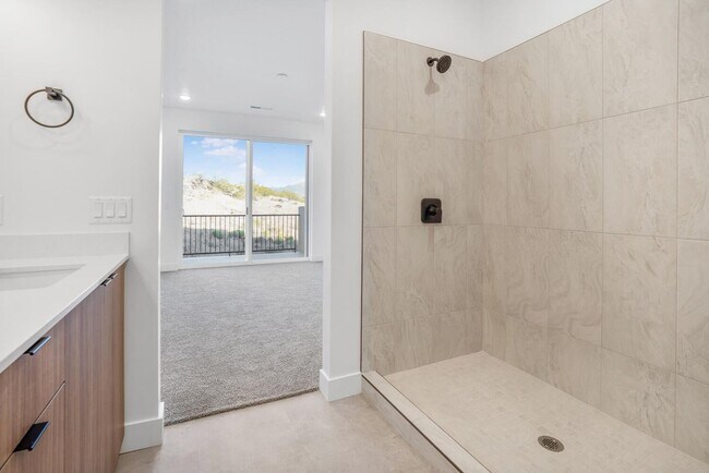 Building Photo - HURRICANE TOWNHOME - END UNIT