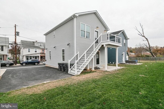 Building Photo - 153 Morgan St