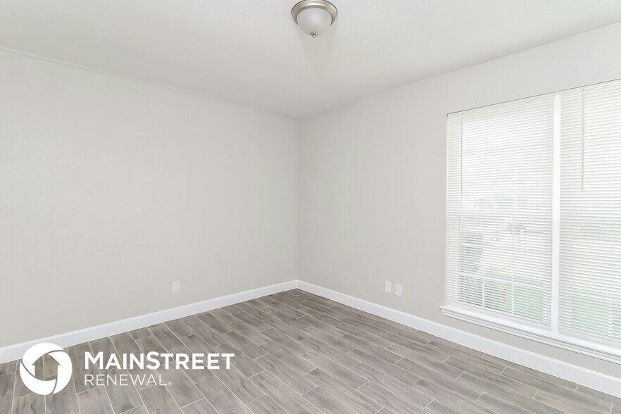 Building Photo - 4003 Bradley Ln