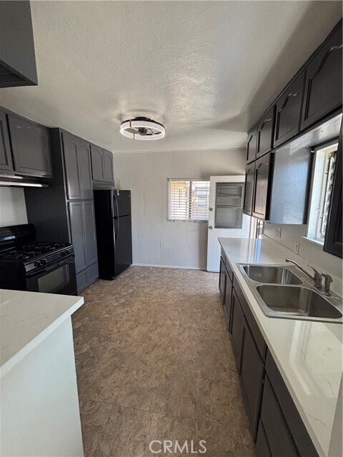 Building Photo - 646 W Belmont St