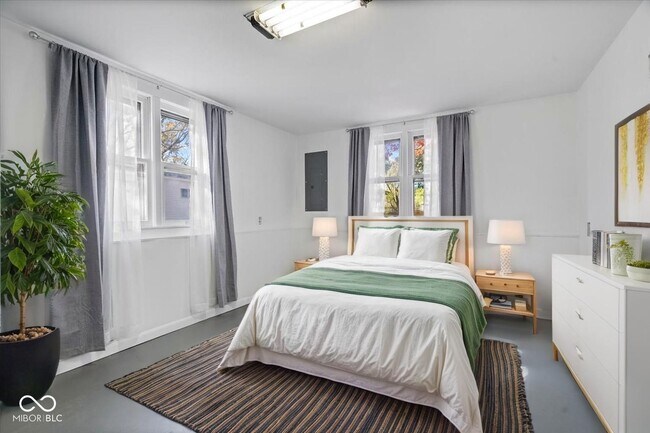 Building Photo - 10293 E County Rd 100 S