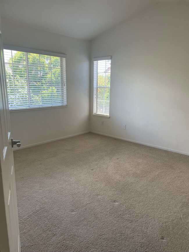 Building Photo - 138 Trenton Cir