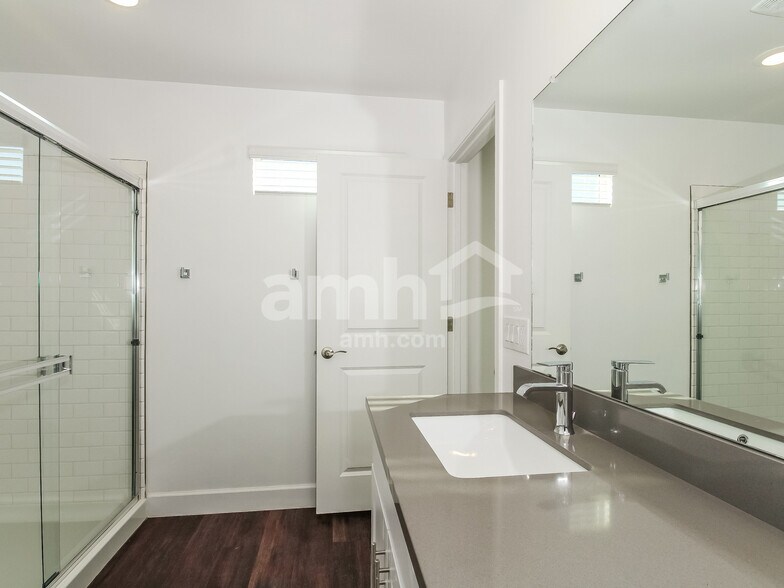 Building Photo - 6135 W Calle Bilboa