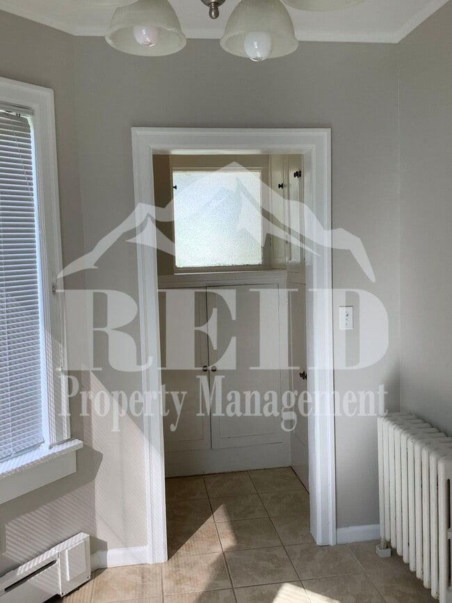 Building Photo - Large home/3bed 3 bath with bonus/office room just outside of PSNS and close to Bremerton Ferry