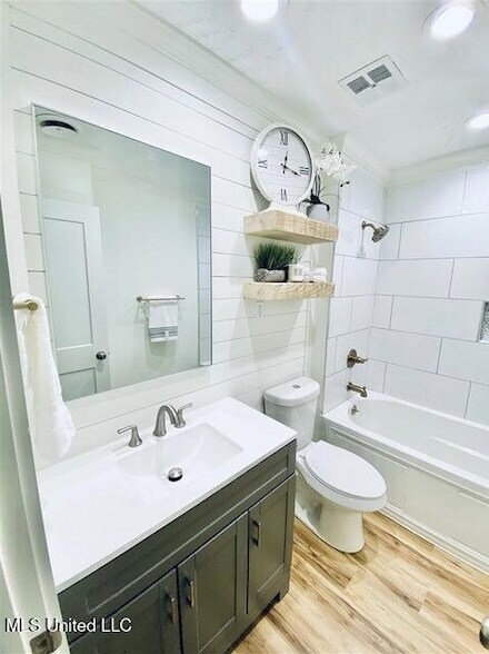 Building Photo - 904 Oakhill Cir