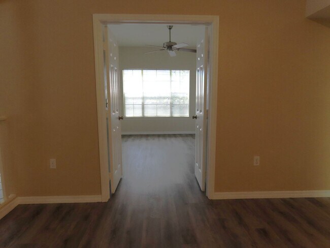 Building Photo - Orlando Park Central Gated Resort Style Co...