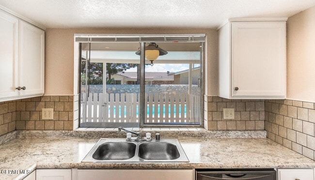 Building Photo - 5016 Cockrell Ln