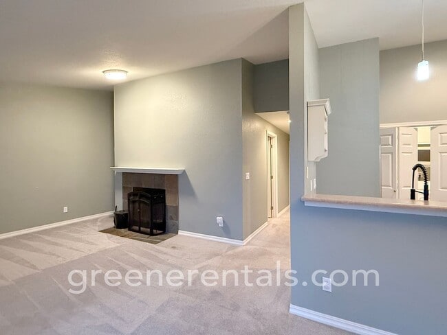 Building Photo - 2BR/1.5BA 3rd Floor Condo Overlooking Sinclair Inlet