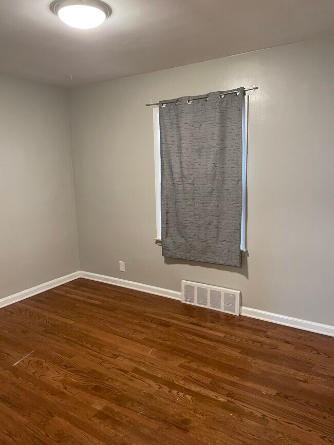 Building Photo - 131 W Evelyn Ave