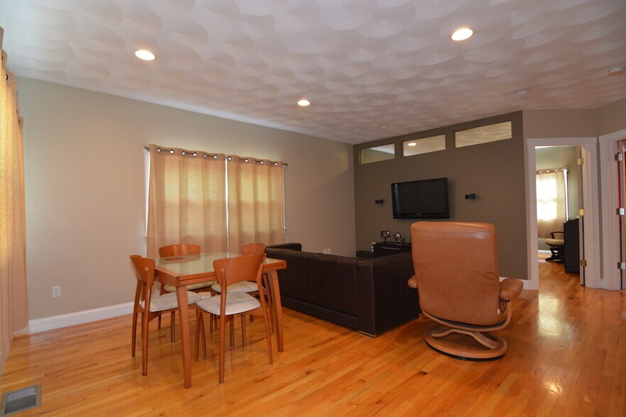 Building Photo - 665 Mineral Spring Ave