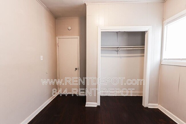 Building Photo - 1501 Henning Ave