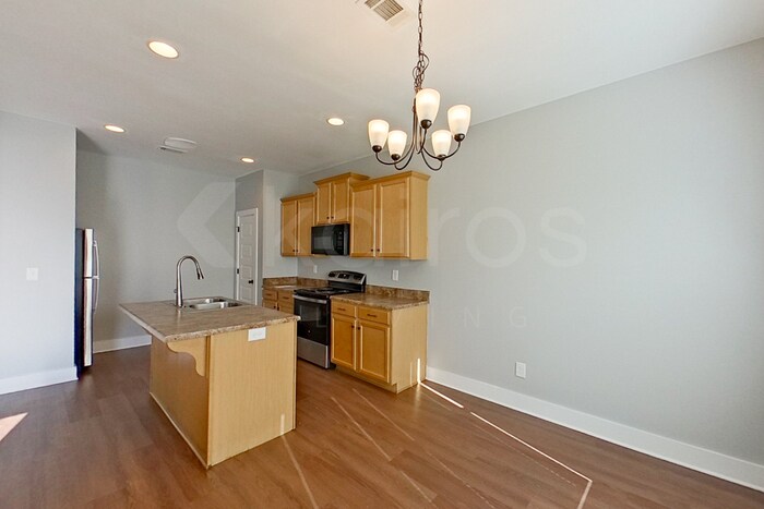 Building Photo - 8008 Shadesbrook Dr