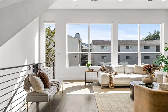 Building Photo - 2317 Moser Ave