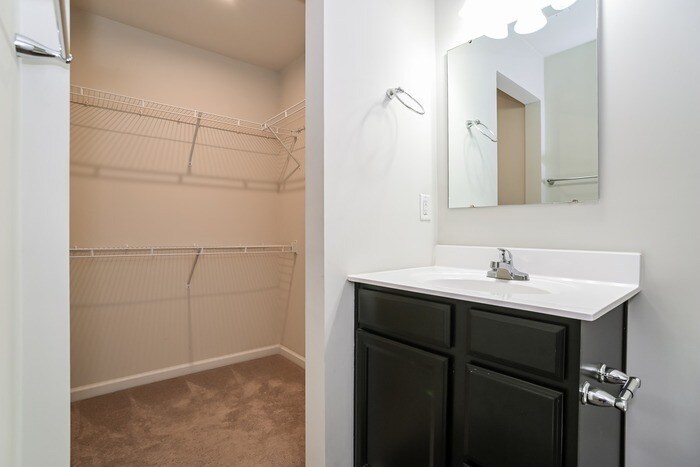 Building Photo - 804 Renee Ave