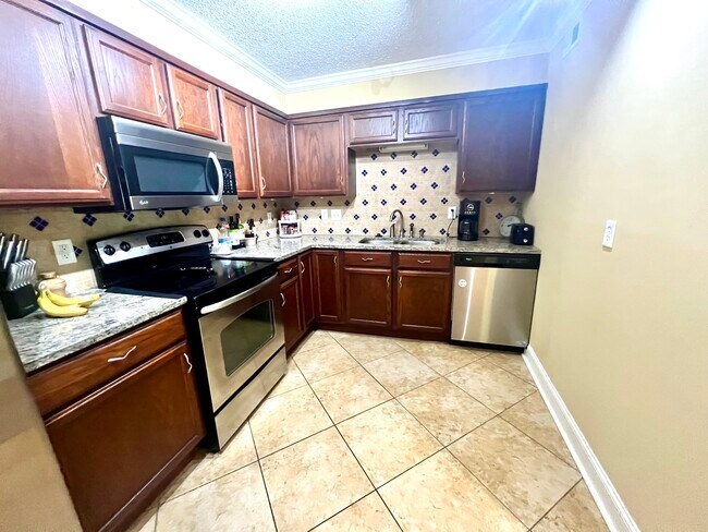 Building Photo - 1131 Stringers Ridge Rd