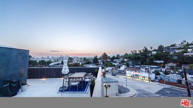 Building Photo - 1264 Hyperion Ave