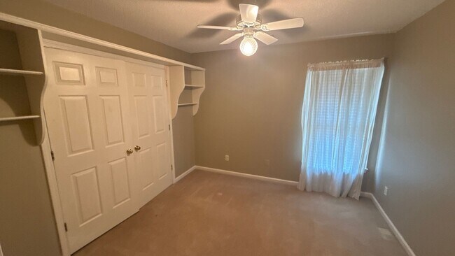 Building Photo - 983 Rolling Oaks Ln