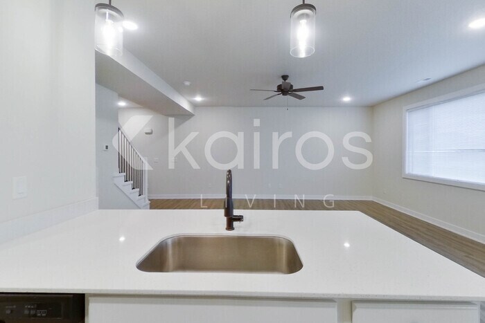 Building Photo - 6914 Bluebell Ct