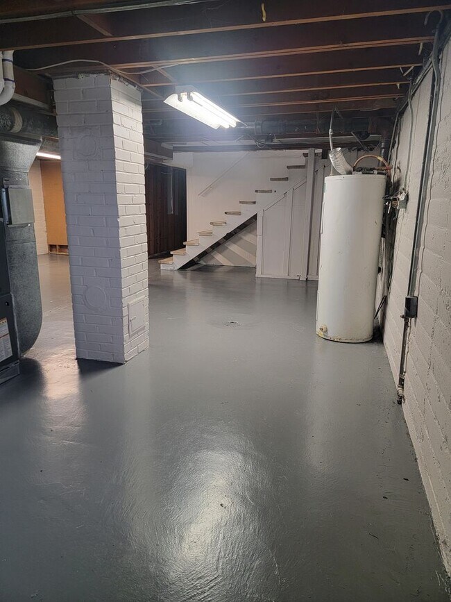 Building Photo - **APPROVED APPLICATIONS**  2 bed 1 bath single family home