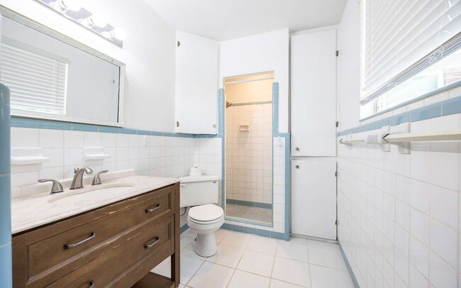 Building Photo - 1155 SE Magnolia Loop