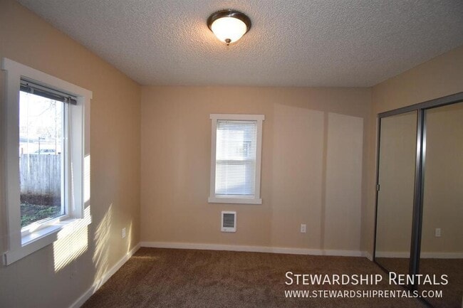 Building Photo - 195 N 9th St