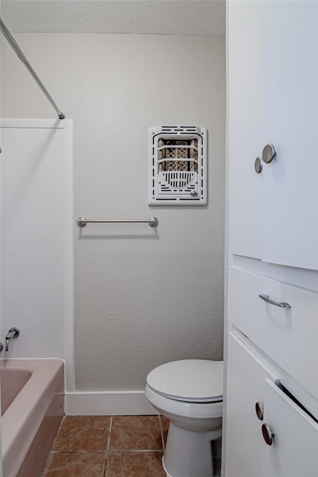 Building Photo - 365 FM247