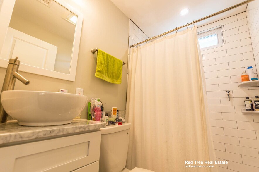 Building Photo - 31 Pleasant St