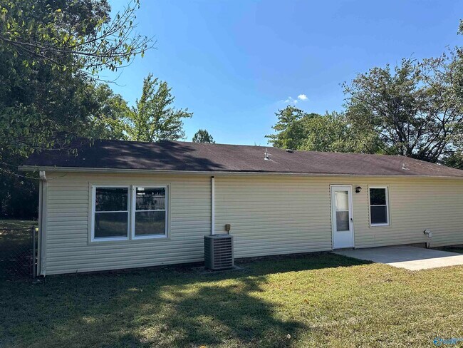 Building Photo - 127 Liza Ln