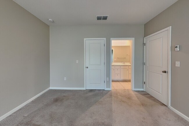 Building Photo - 186 Piave St