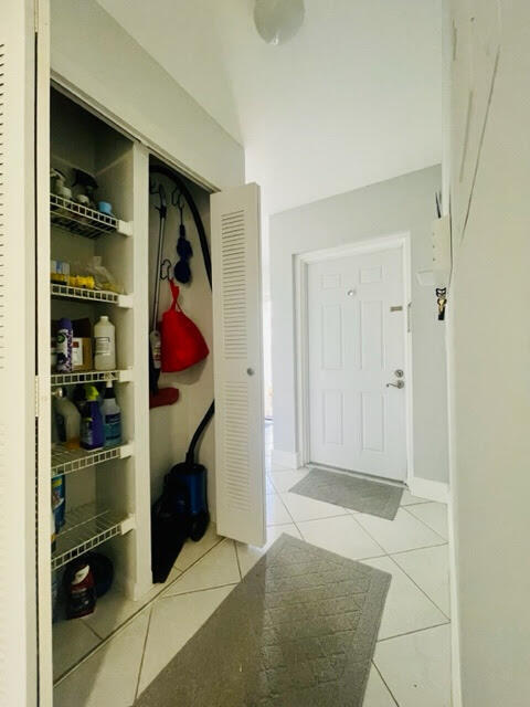 Building Photo - 5571 Courtyard Dr