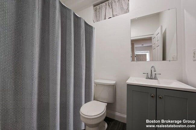 Building Photo - 267 Bolton St