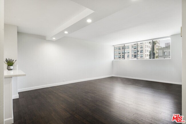 Building Photo - 10535 Wilshire Blvd