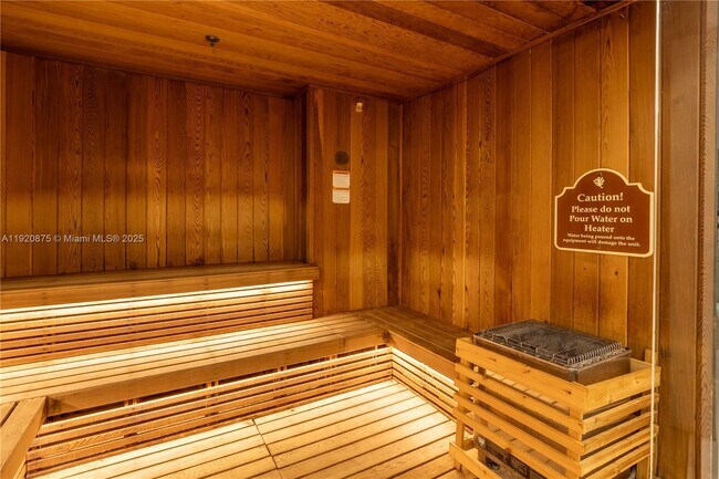 Building Photo - 1010 Brickell Ave