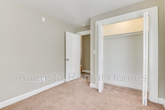 Building Photo - 515 3rd St